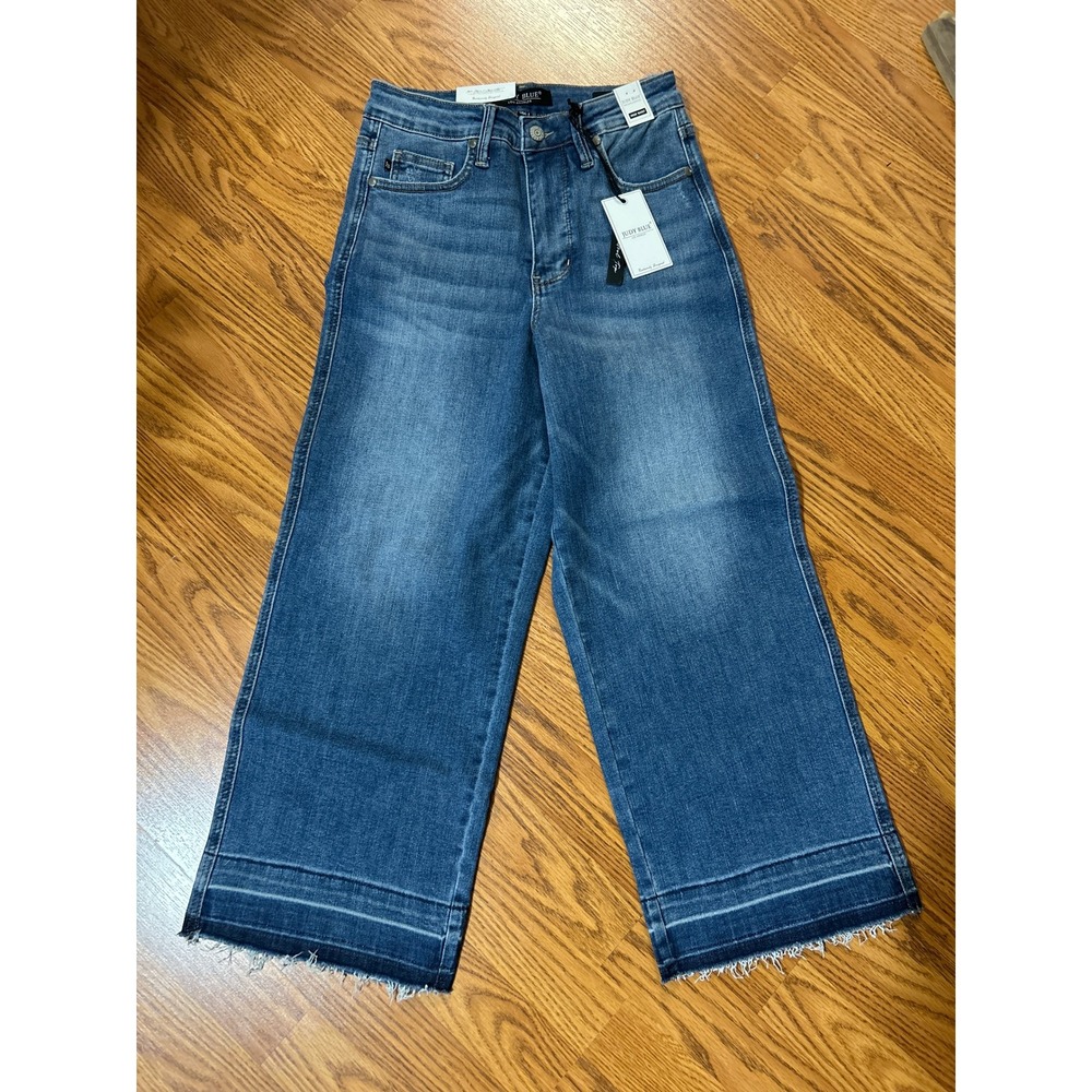Judy Blue Wide Leg Crop Jeans in Medium Blue Wash